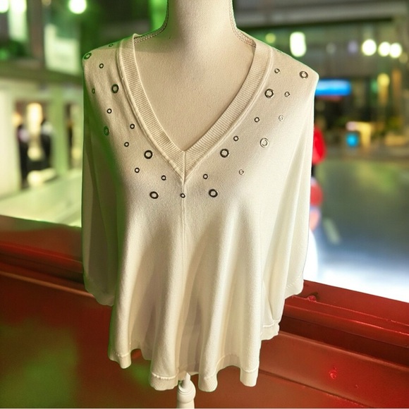MICHAEL Michael Kors Ivory / White V-Neck Poncho With Gold Ring Embellishments - Picture 4 of 11